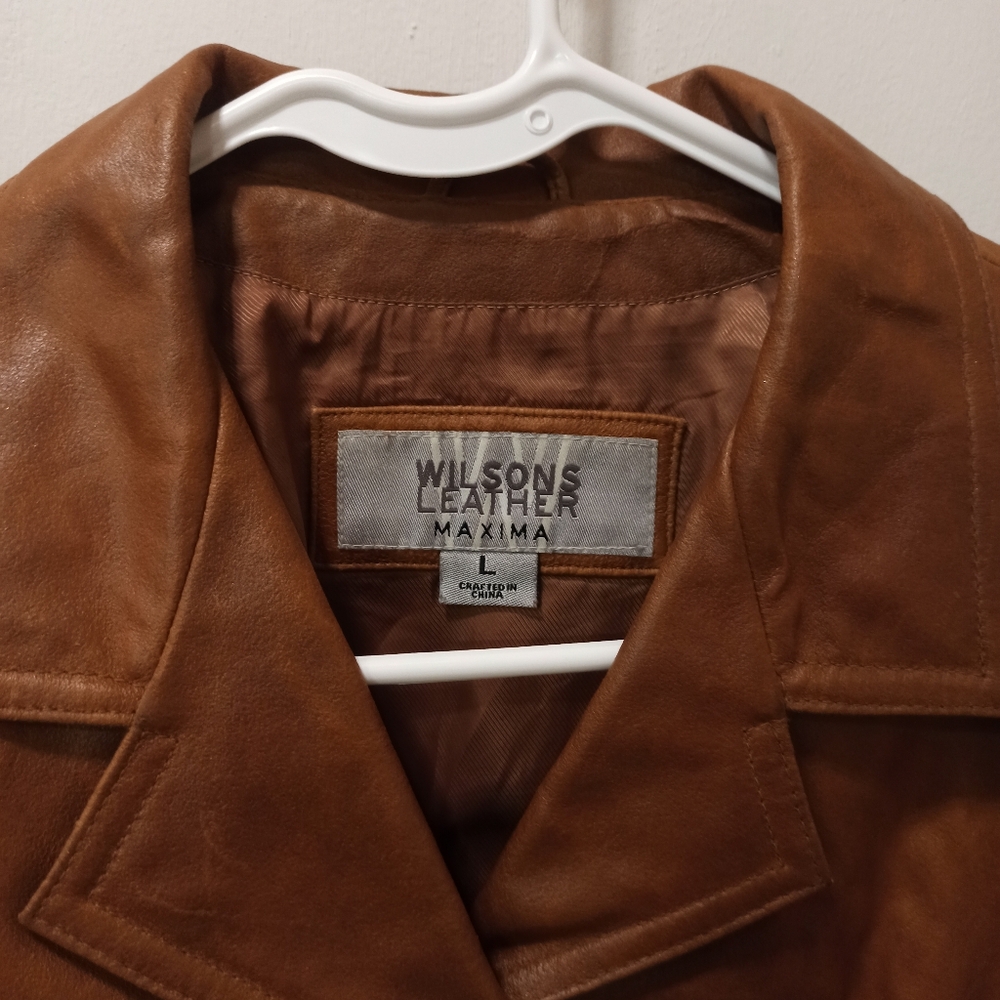 Vintage Wilson women's Leather Coat/ Jacket. Size large - Picture 3 of 16